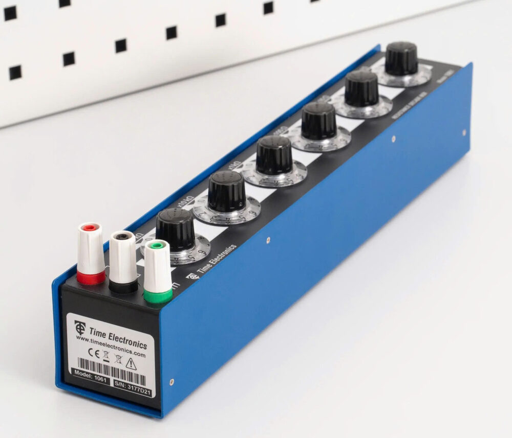 Hộp điện trở chuẩn thập phân 1061 xuất xứ Anh Quốc